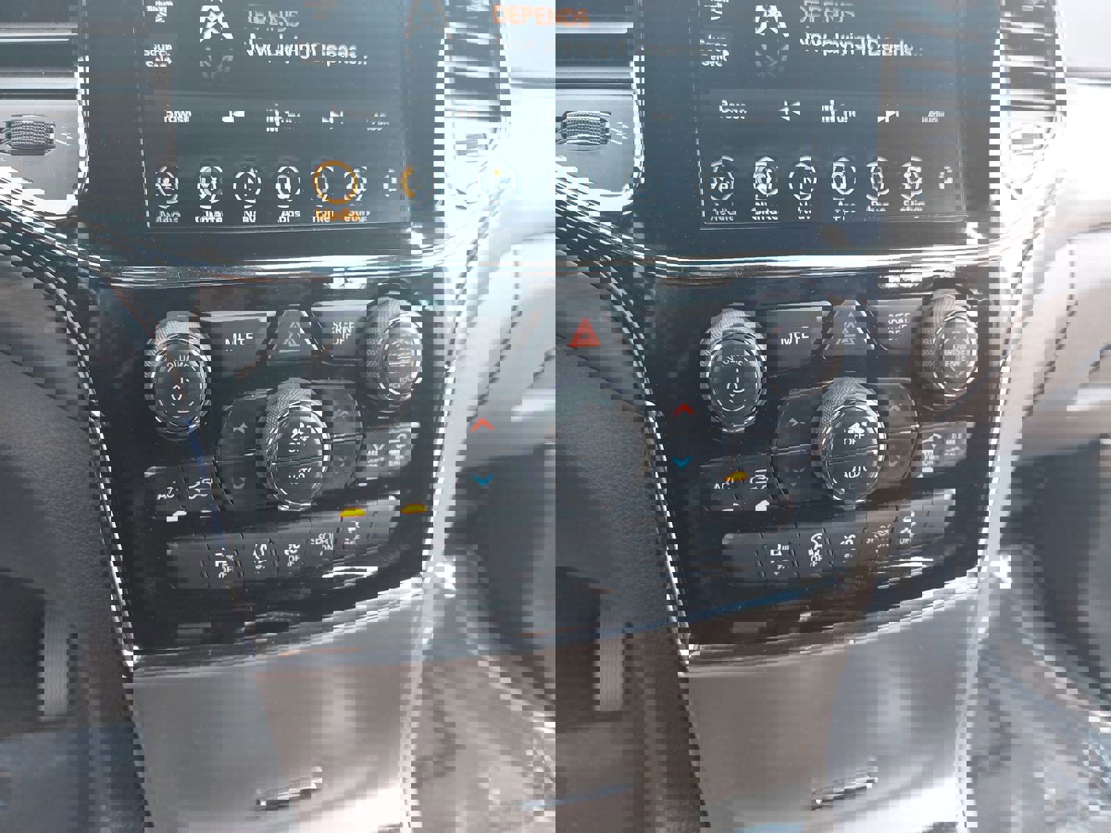 Used 2021 Jeep Grand Cherokee Laredo image 22