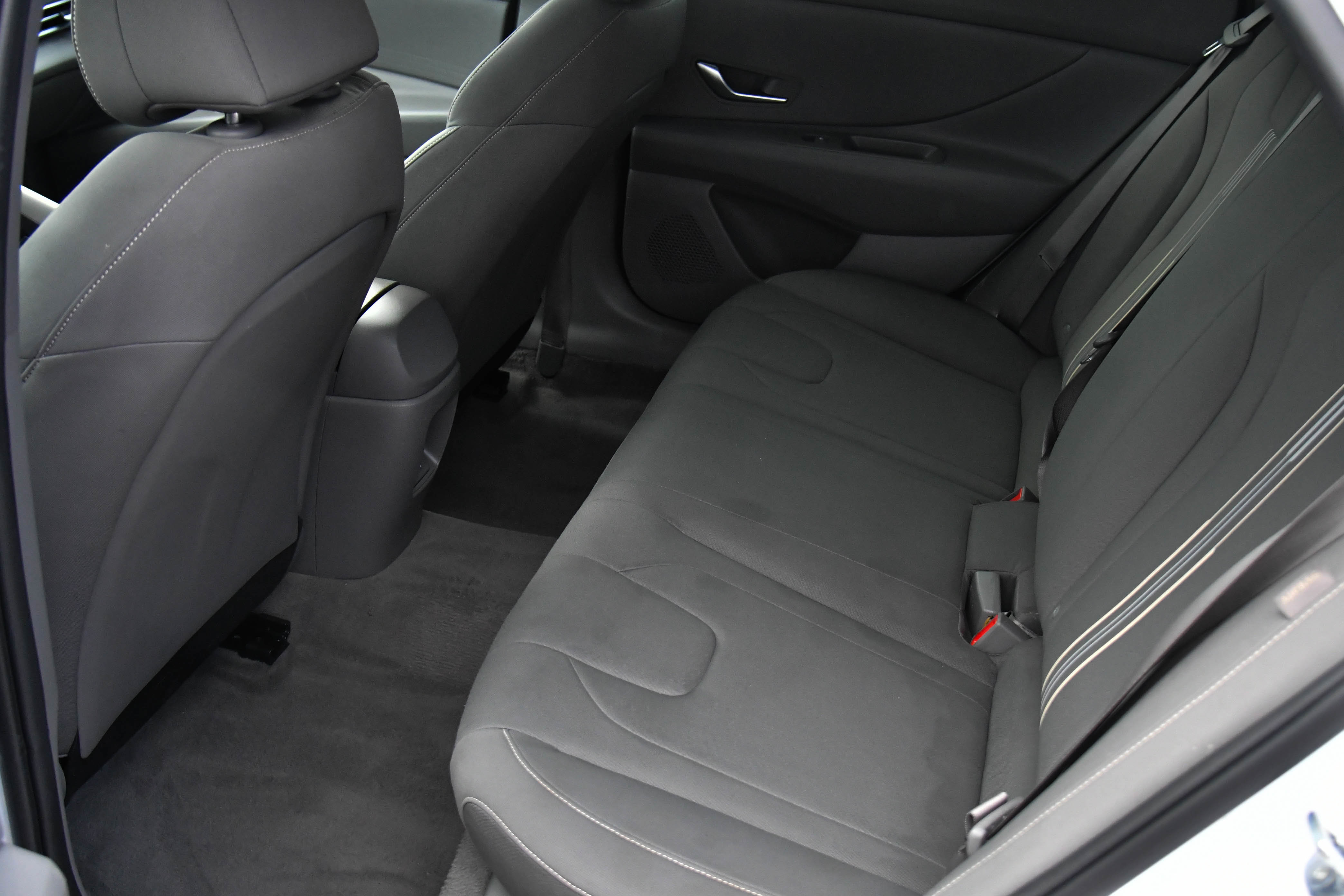 Used 2024 Hyundai Elantra SEL image 34