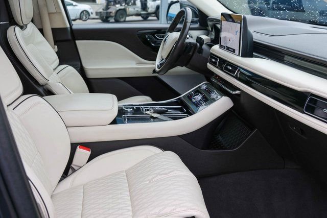 Used 2023 Lincoln Aviator Black Label w/ Class IV Trailer Tow Package image 19