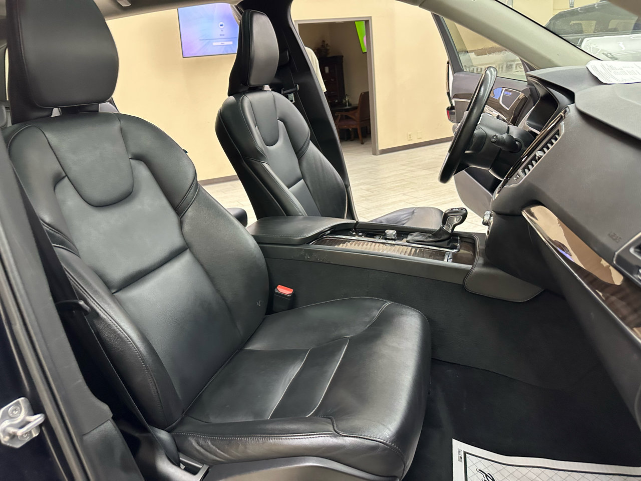 Used 2019 Volvo XC90 T5 Momentum w/ Protection Package Premier image 44