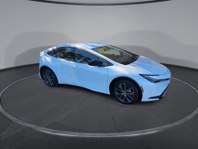 Used 2025 Toyota Prius XLE image 3