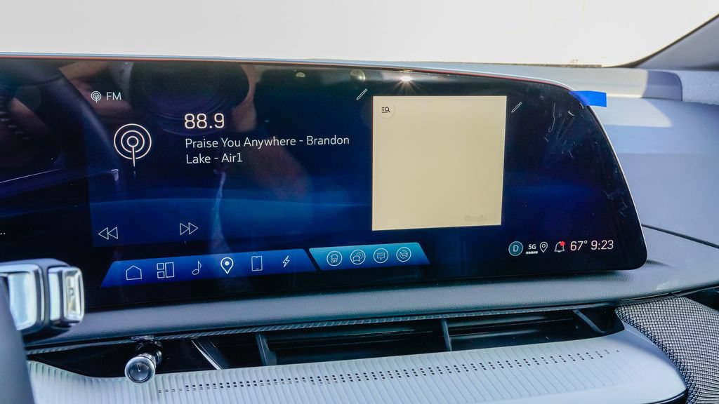 Used 2025 Cadillac Optiq Luxury 1 AWD/4WD image 17