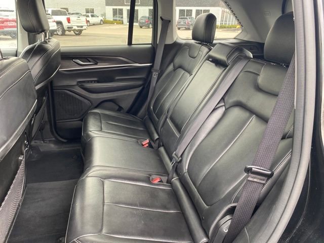 Used 2023 Jeep Grand Cherokee Limited AWD/4WD image 16