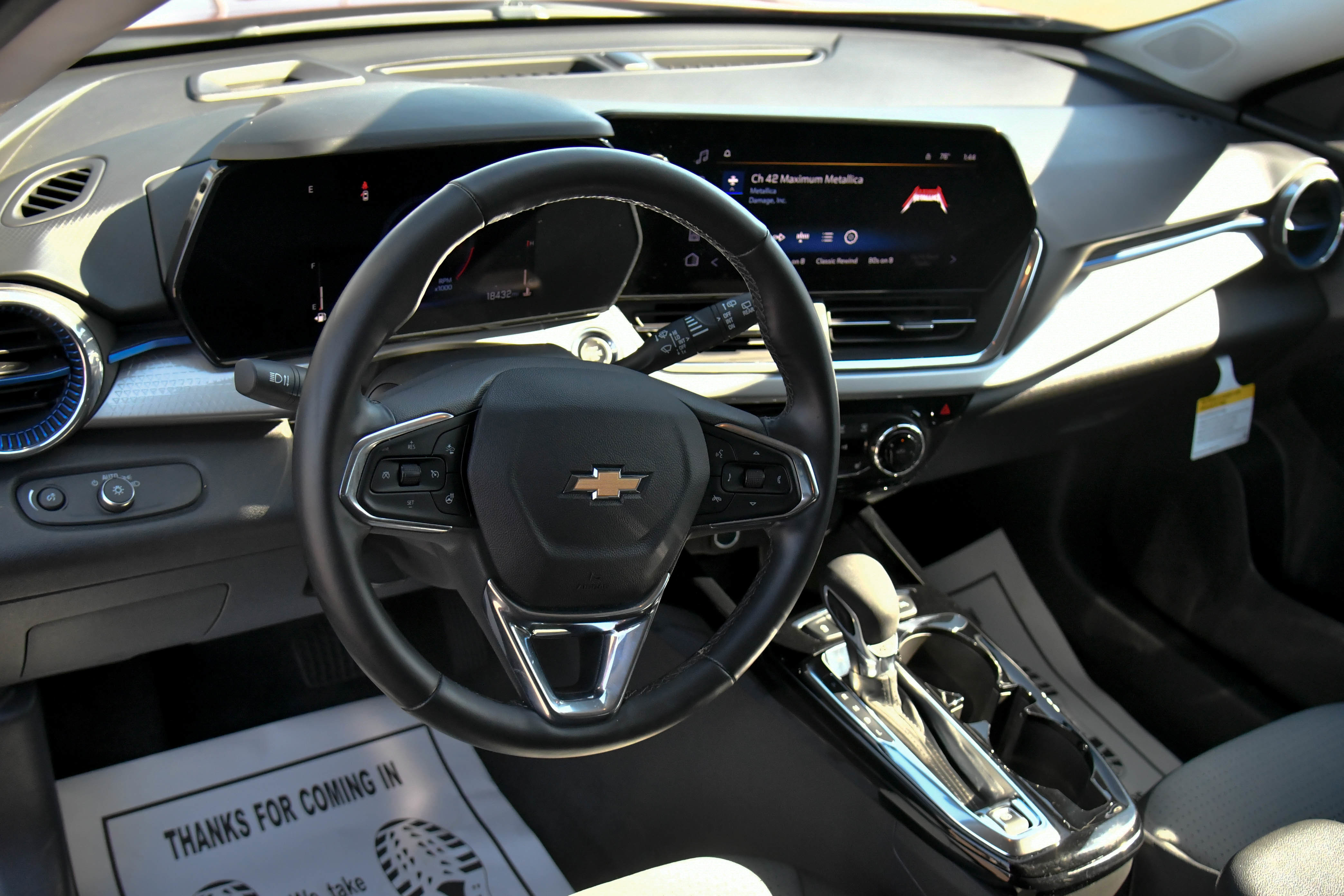 Used 2025 Chevrolet Trax LT w/ LT Convenience Package image 14