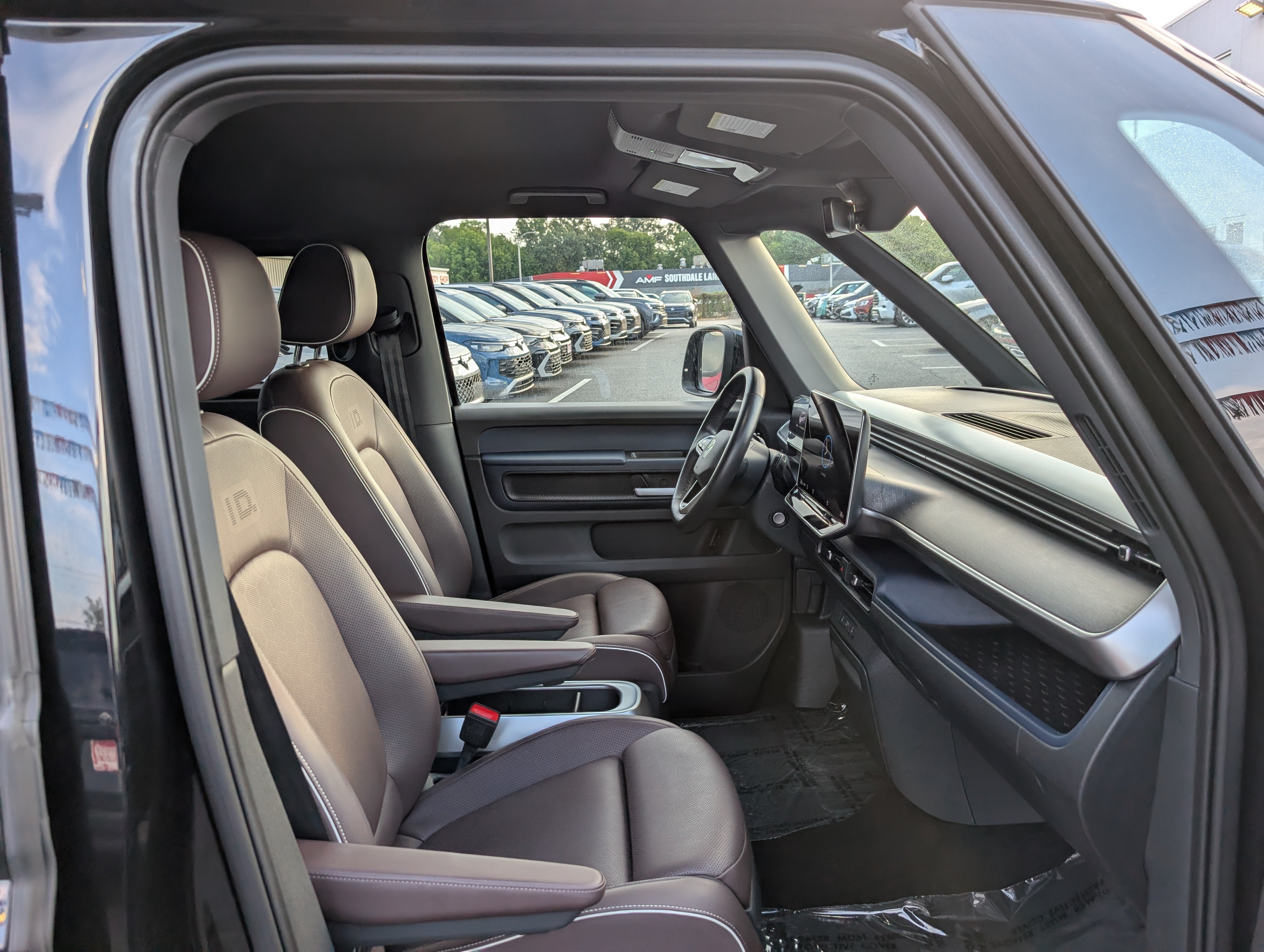 Used 2025 Volkswagen ID. Buzz Pro S Plus RWD image 10