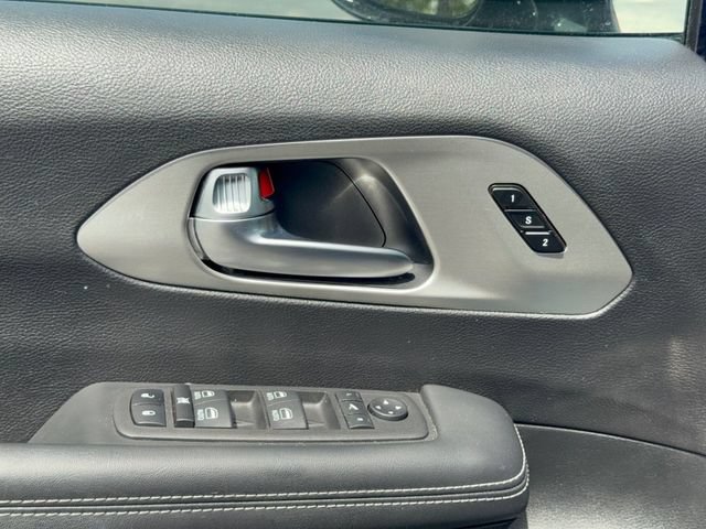 Used 2023 Chrysler Pacifica Limited w/ Uconnect Theater Family Group AWD/4WD image 14