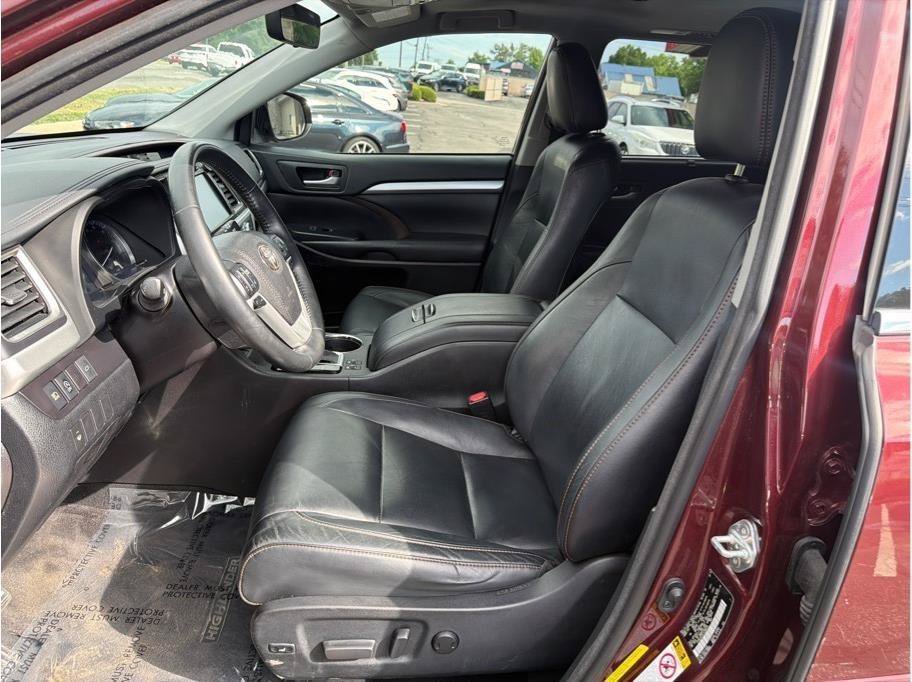 Used 2018 Toyota Highlander XLE FWD image 10