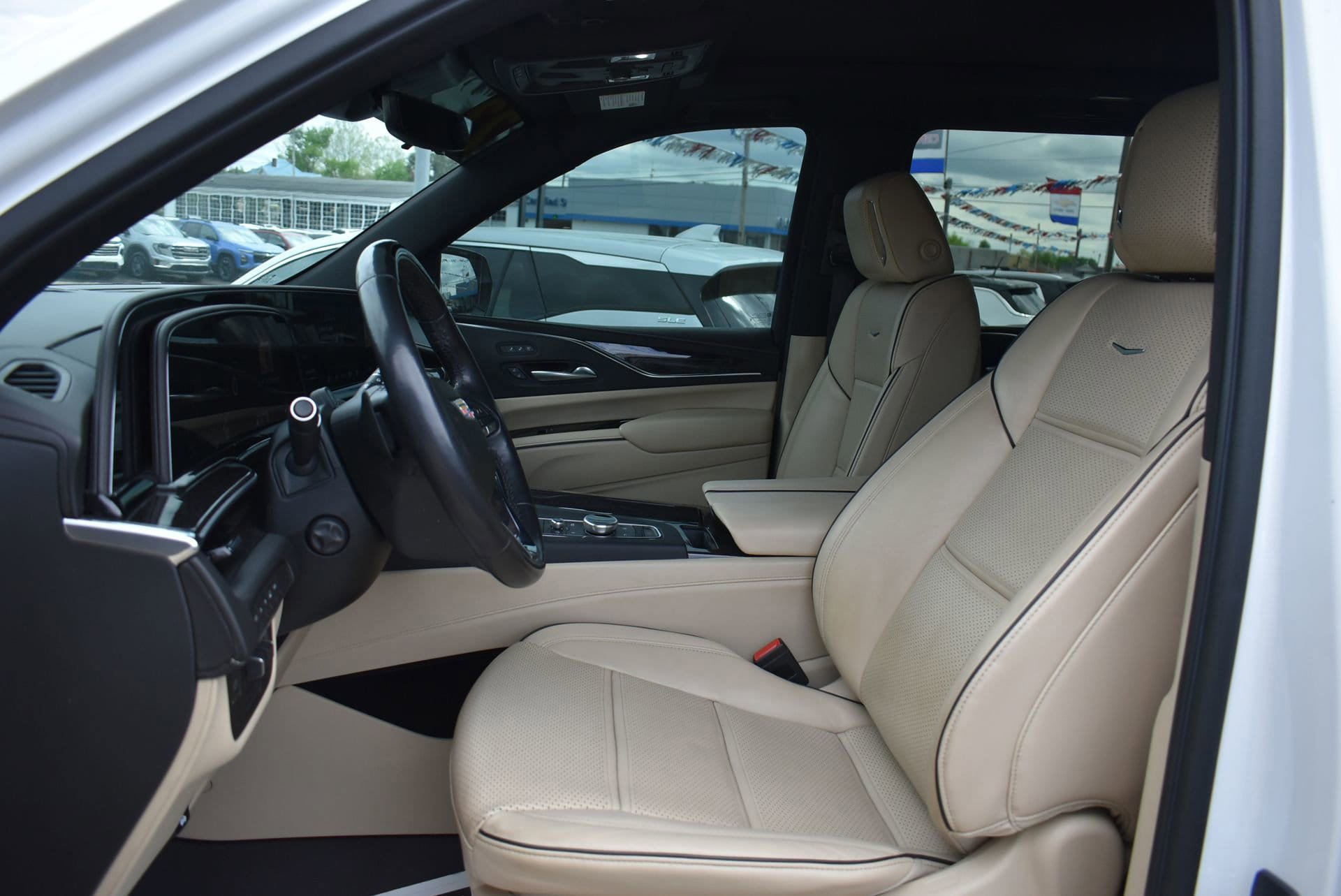 Used 2023 Cadillac Escalade ESV Premium Luxury w/ Performance Package AWD/4WD image 14