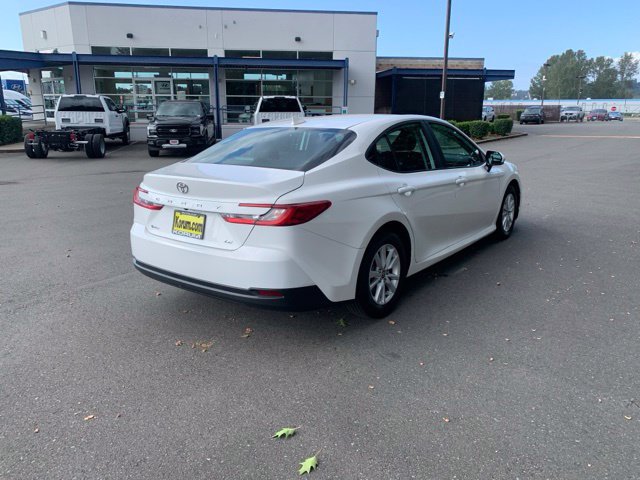 Used 2025 Toyota Camry LE FWD image 5