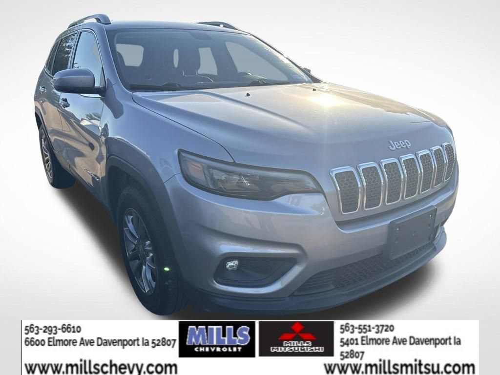 Used 2019 Jeep Cherokee Latitude Plus w/ Cold Weather Group AWD/4WD image 1