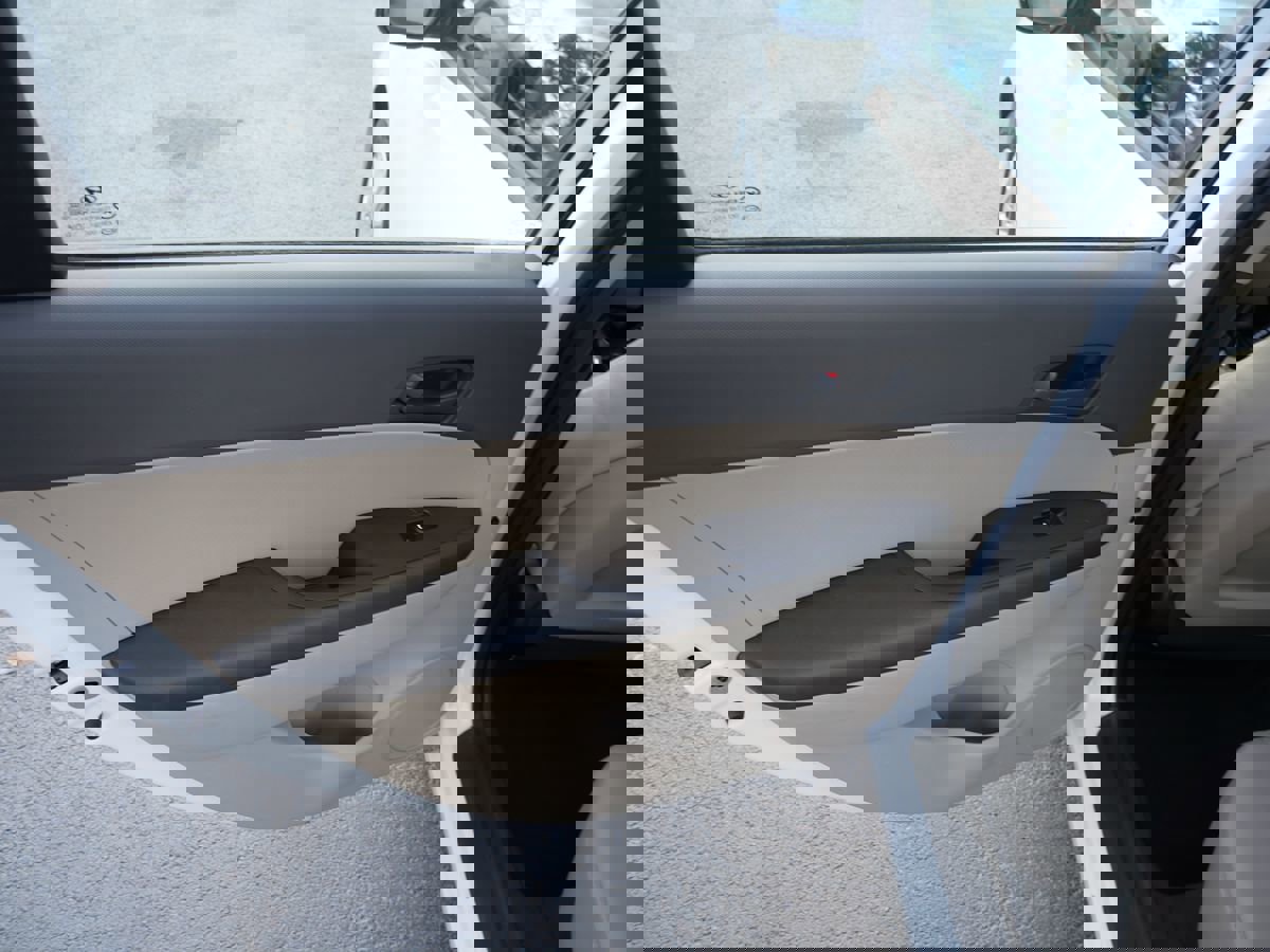 Used 2012 Hyundai Elantra GLS image 17