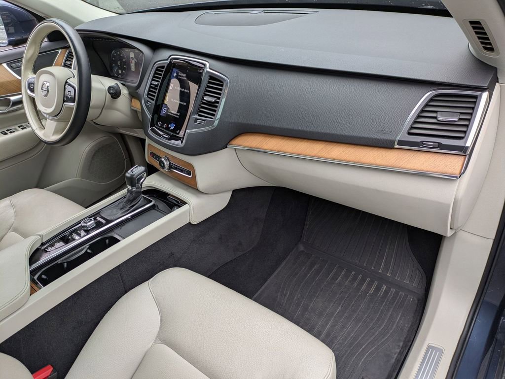 Used 2021 Volvo XC90 T6 Momentum image 25