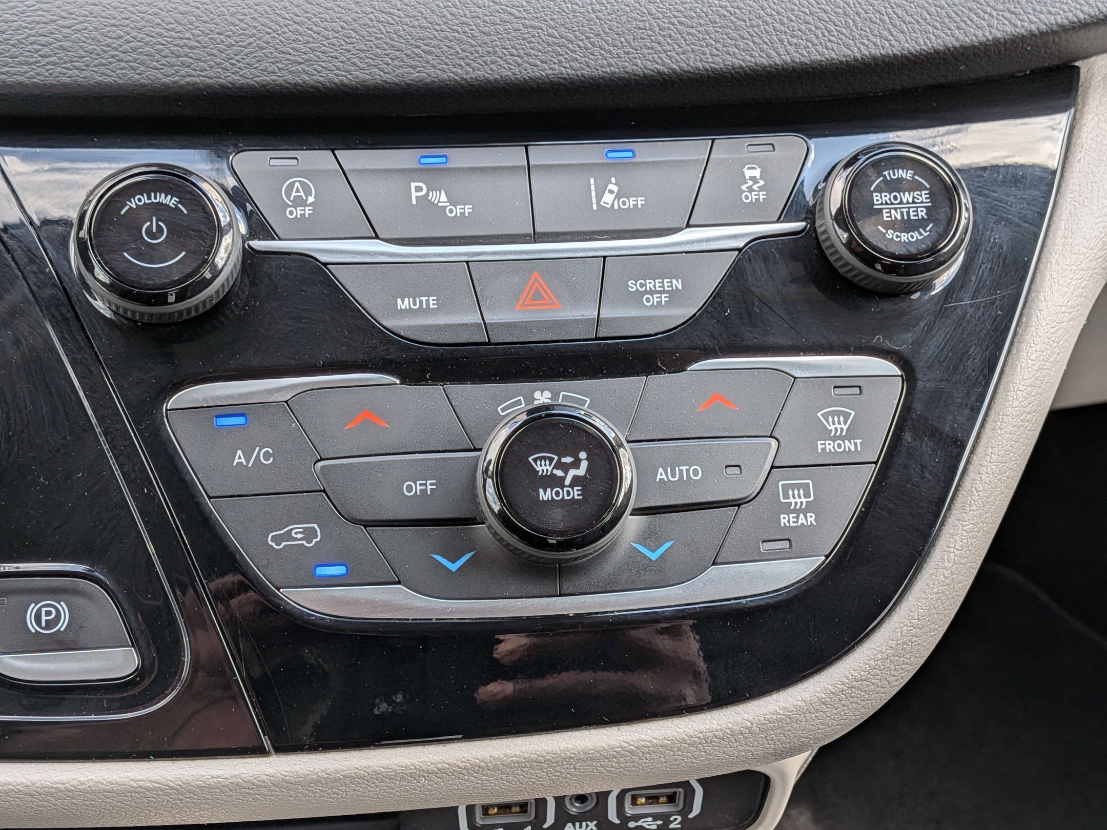 Used 2024 Chrysler Pacifica Touring-L image 24