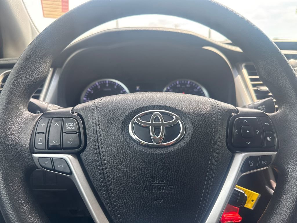 Used 2019 Toyota Highlander LE FWD image 44