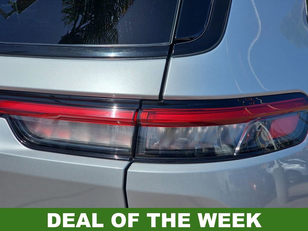 Used 2023 Jeep Grand Cherokee L Laredo image 40