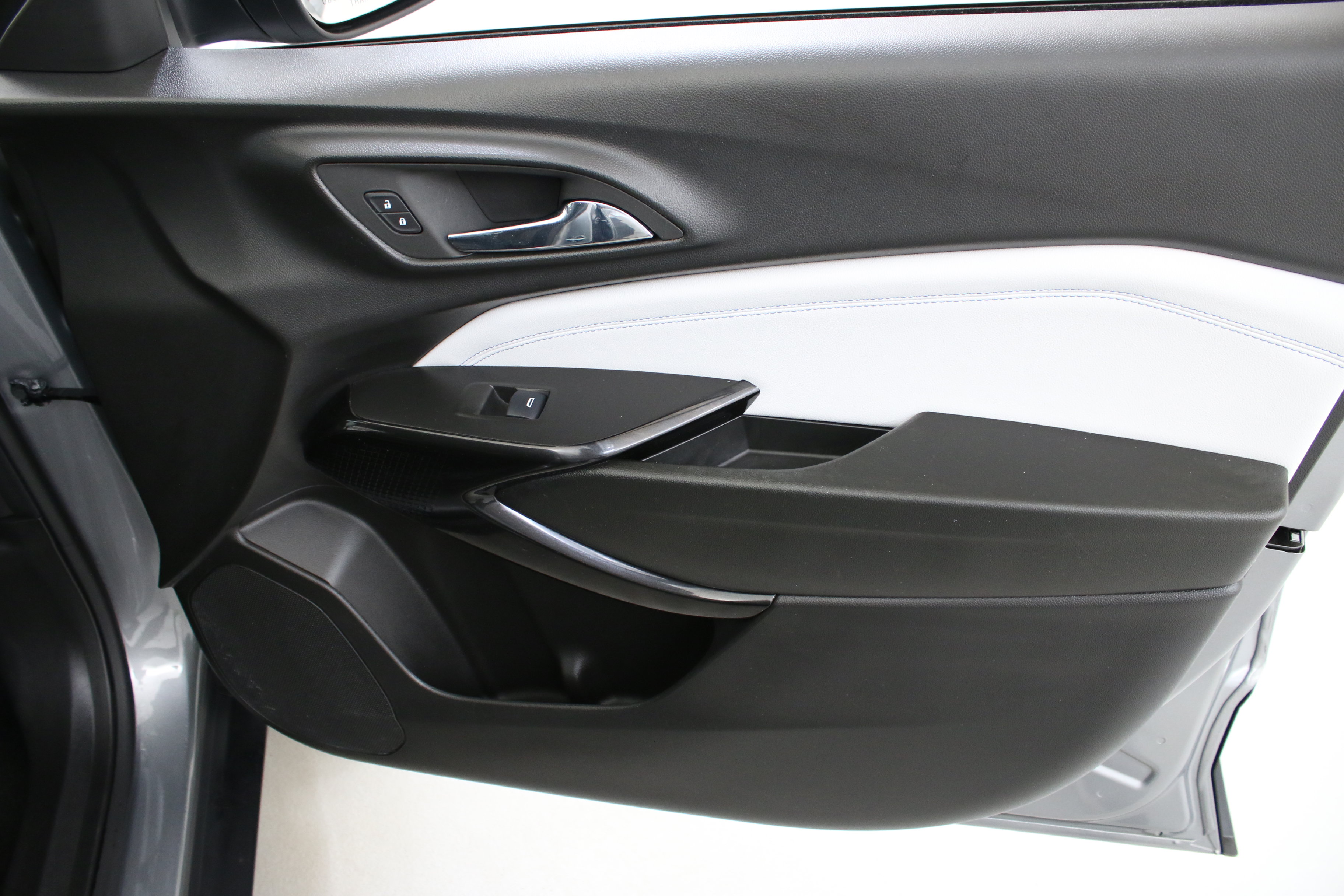 Used 2024 Chevrolet Trax LT w/ Driver Confidence Package FWD image 31