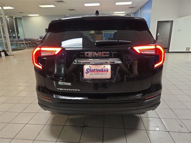 Used 2024 GMC Terrain SLE w/ Driver Convenience Package image 7