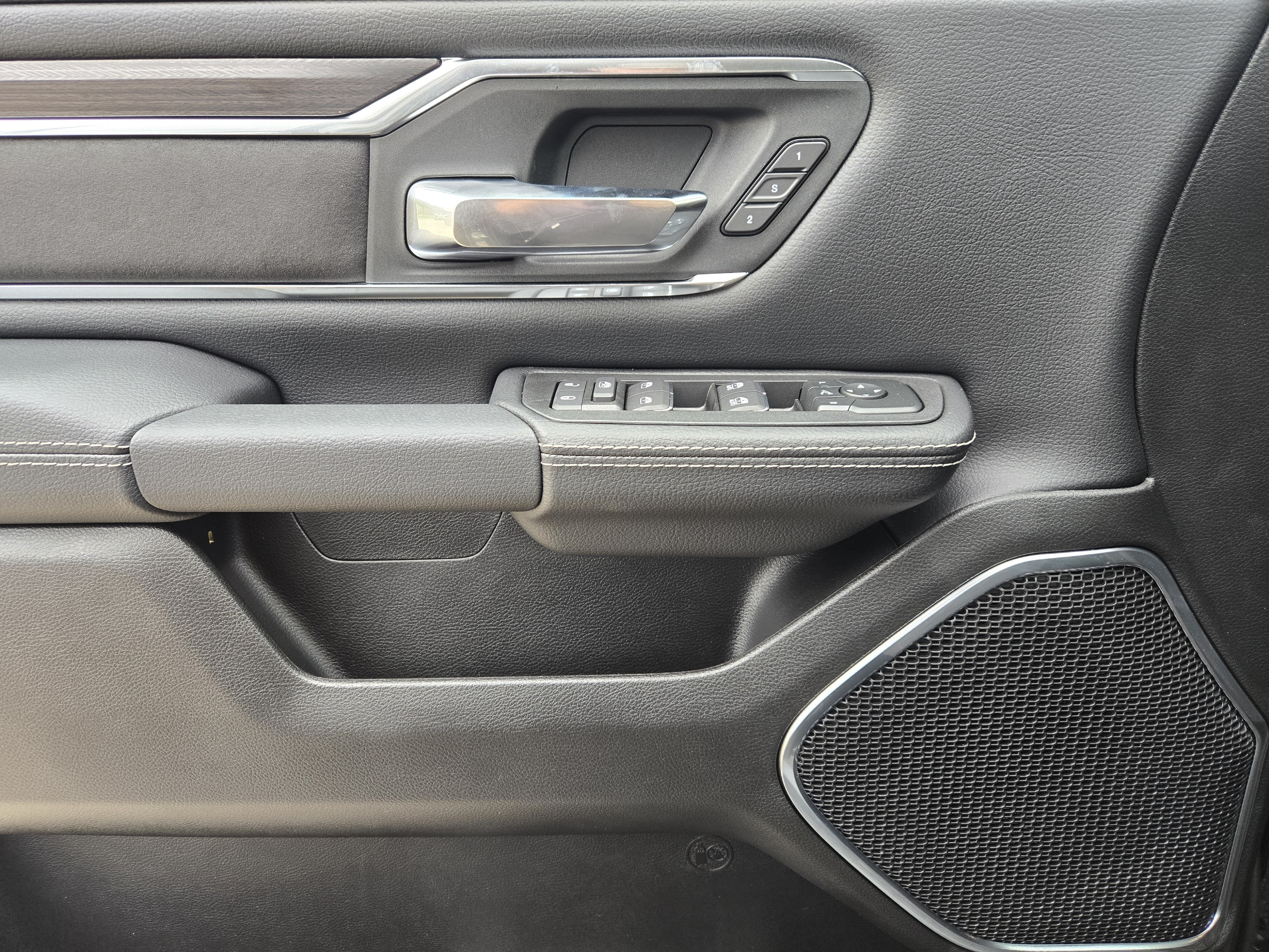 New 2026 RAM 1500 Laramie w/ Sport Appearance Package AWD/4WD image 18
