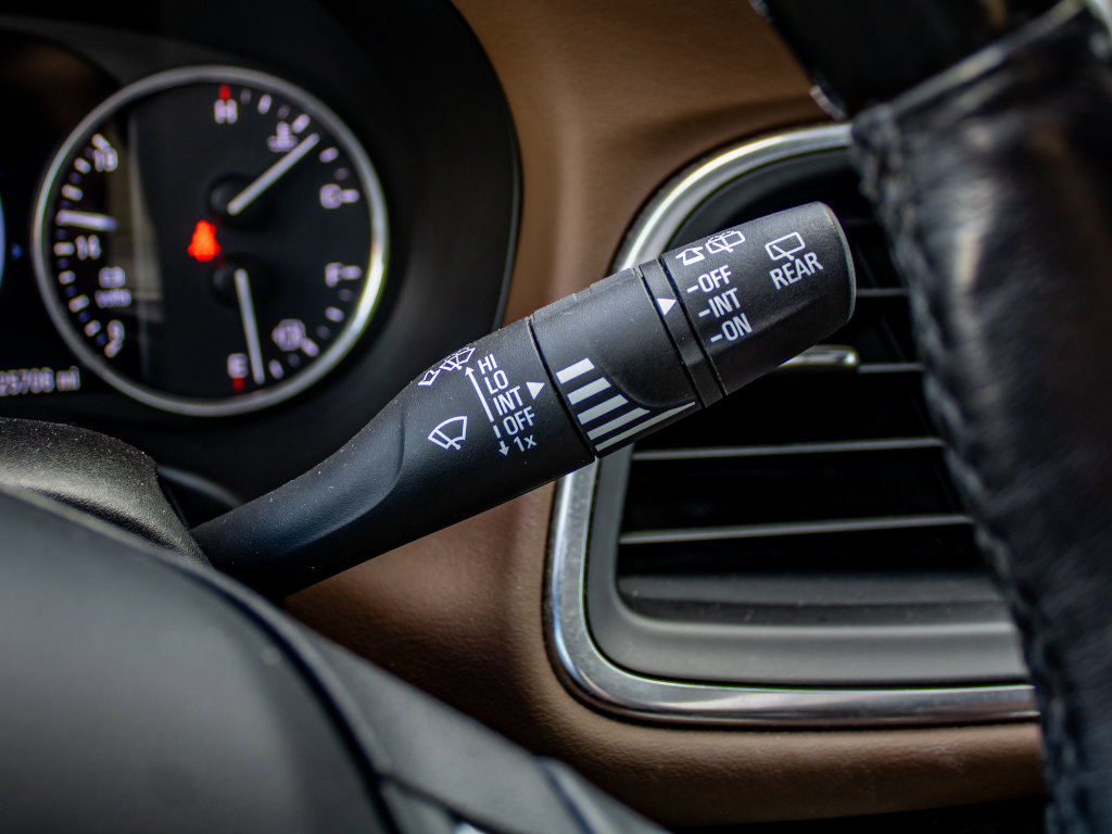 Used 2018 Buick Enclave Avenir w/ Avenir Technology Package AWD/4WD image 35