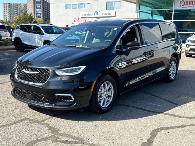 Used 2024 Chrysler Pacifica Touring-L FWD image 6