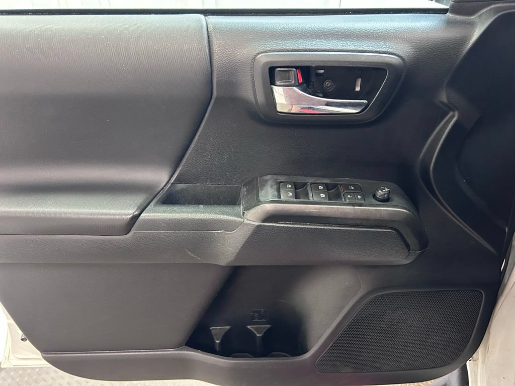 Used 2019 Toyota Tacoma TRD Sport RWD image 4
