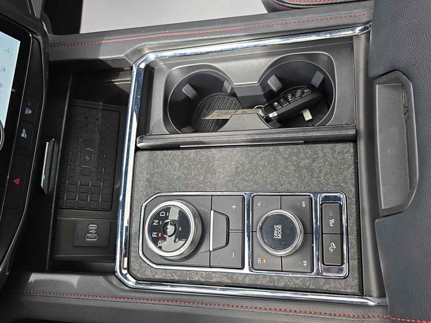 Used 2023 Ford Expedition Limited image 24