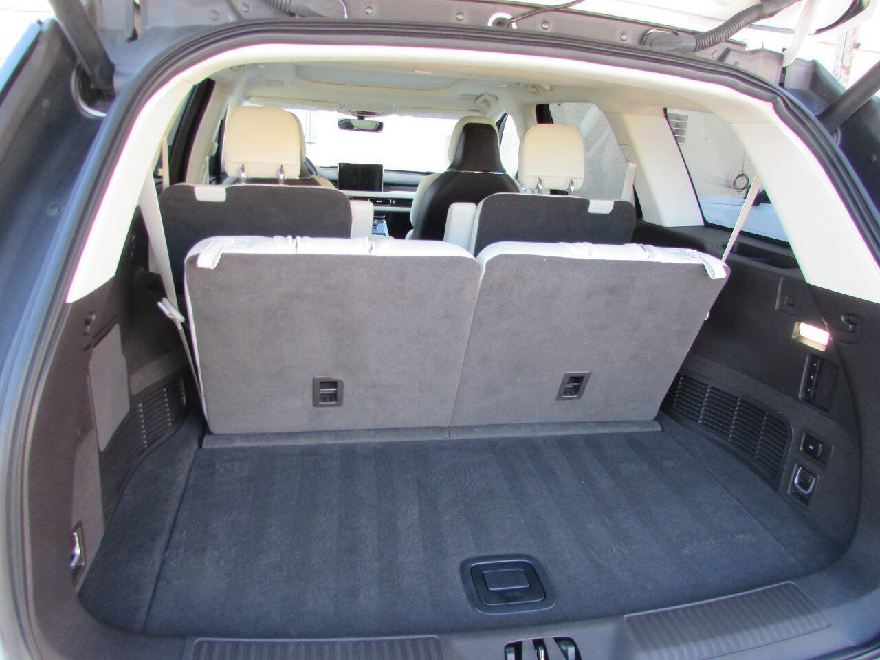 Used 2020 Lincoln Aviator Black Label Grand Touring w/ Class IV Trailer Tow Package image 27