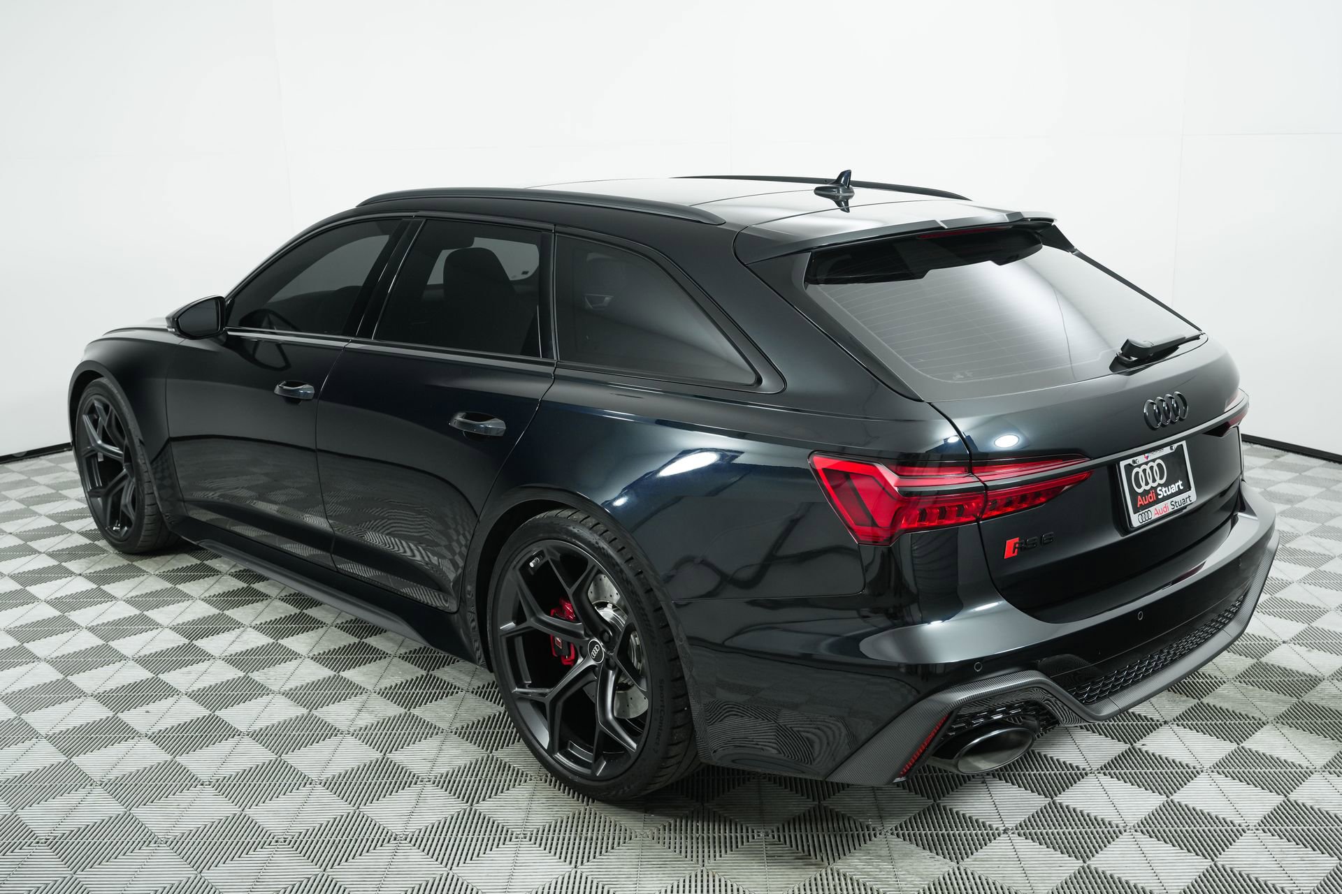 Used 2024 Audi RS 6 performance w/ Matte Carbon Package image 60