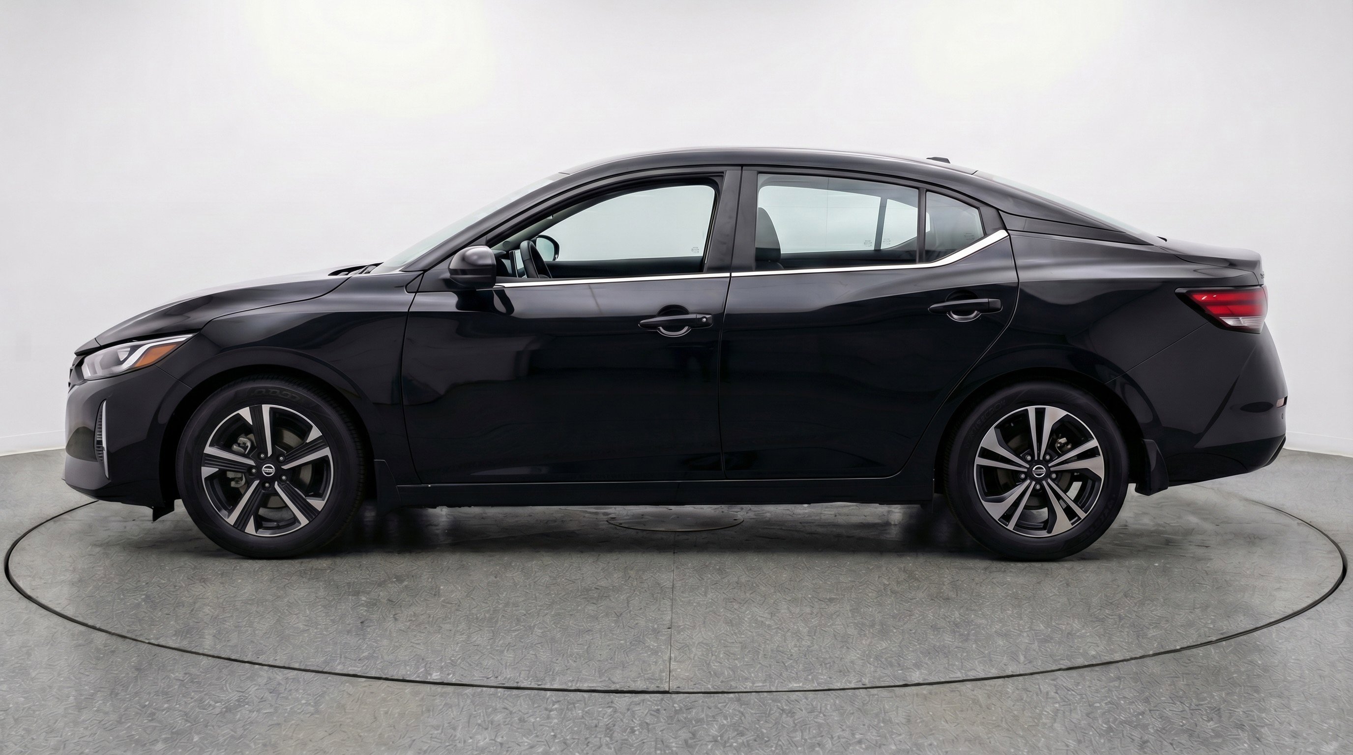 Used 2025 Nissan Sentra SV image 5