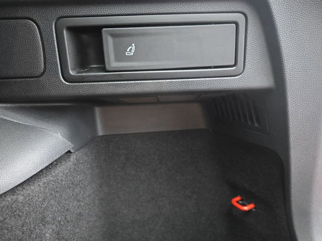 Used 2019 Volkswagen Tiguan SE image 24