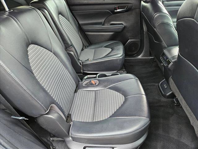 Used 2022 Toyota Highlander XSE image 17