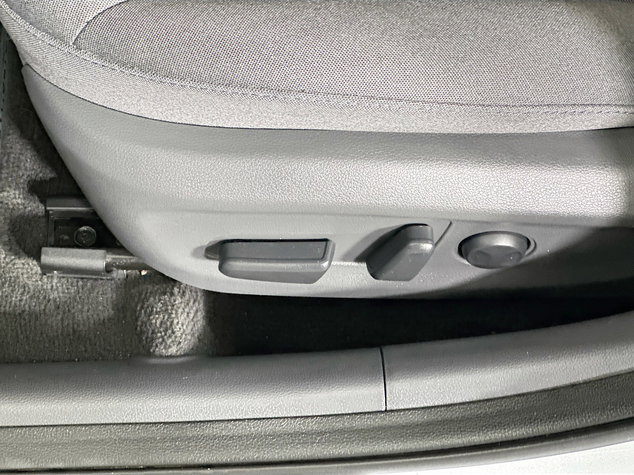 Used 2022 Hyundai Ioniq SE image 13