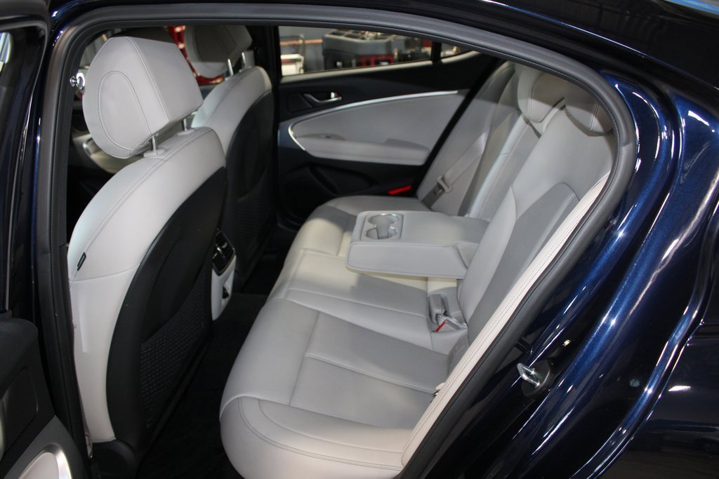 Used 2023 Genesis G70 2.0T image 17