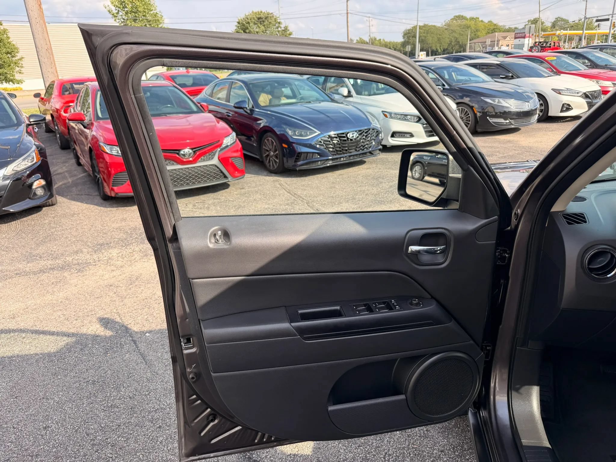Used 2015 Jeep Patriot High Altitude AWD/4WD image 11