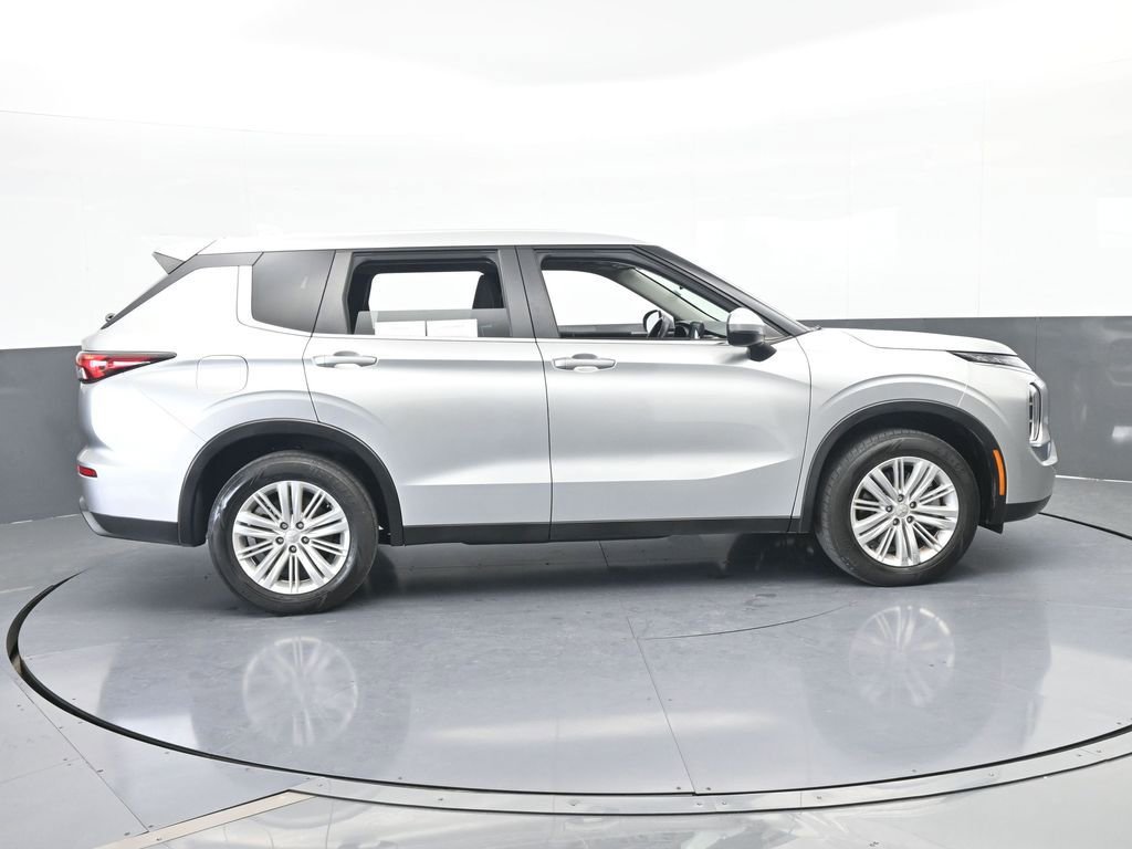 Used 2024 Mitsubishi Outlander ES image 7