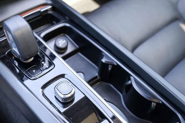 Used 2023 Volvo XC60 B5 Plus w/ Climate Package image 27