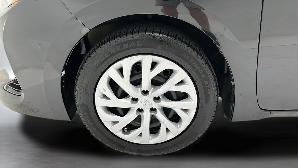 Used 2017 Toyota Corolla LE FWD image 8