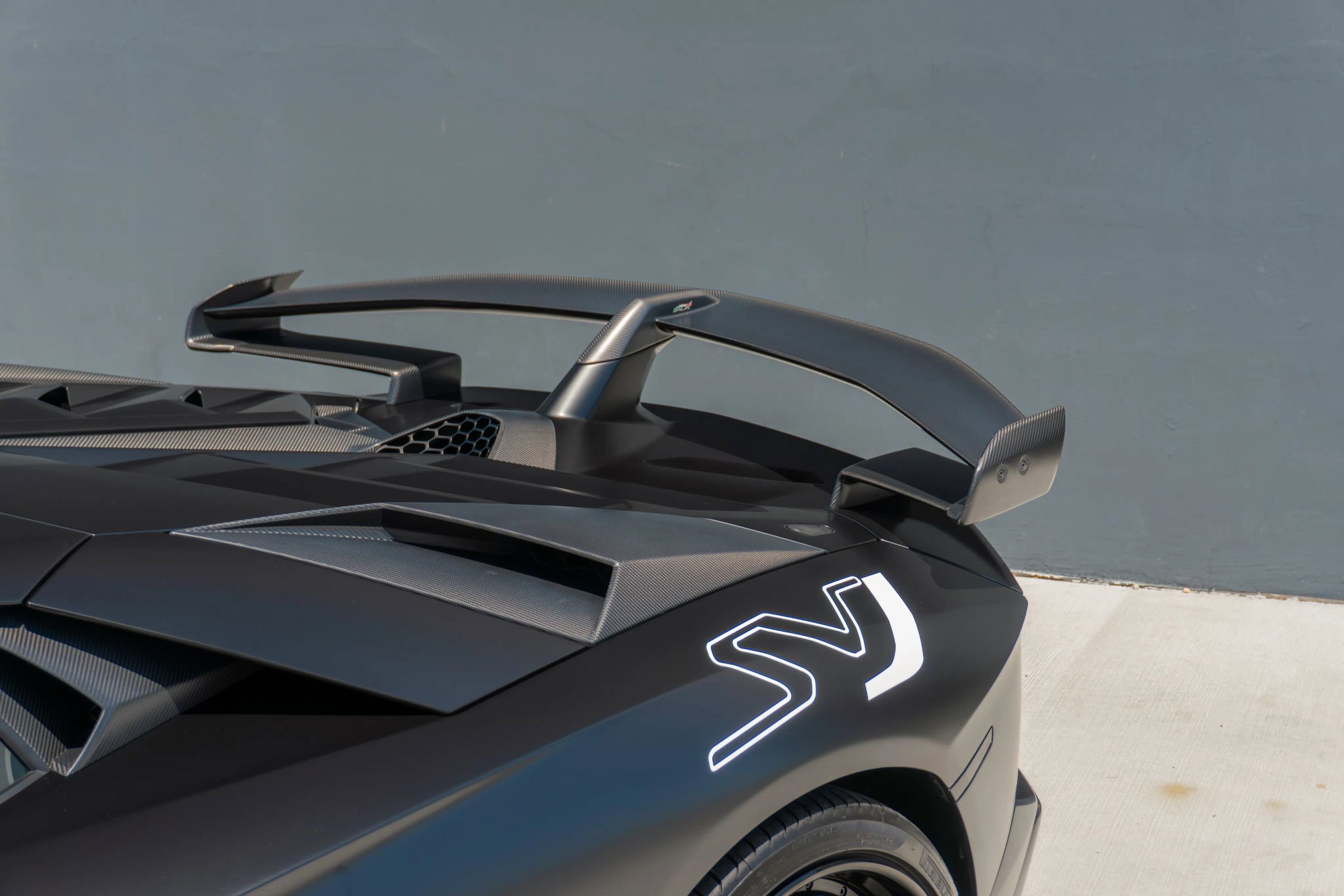 Used 2019 Lamborghini Aventador SVJ AWD/4WD image 27