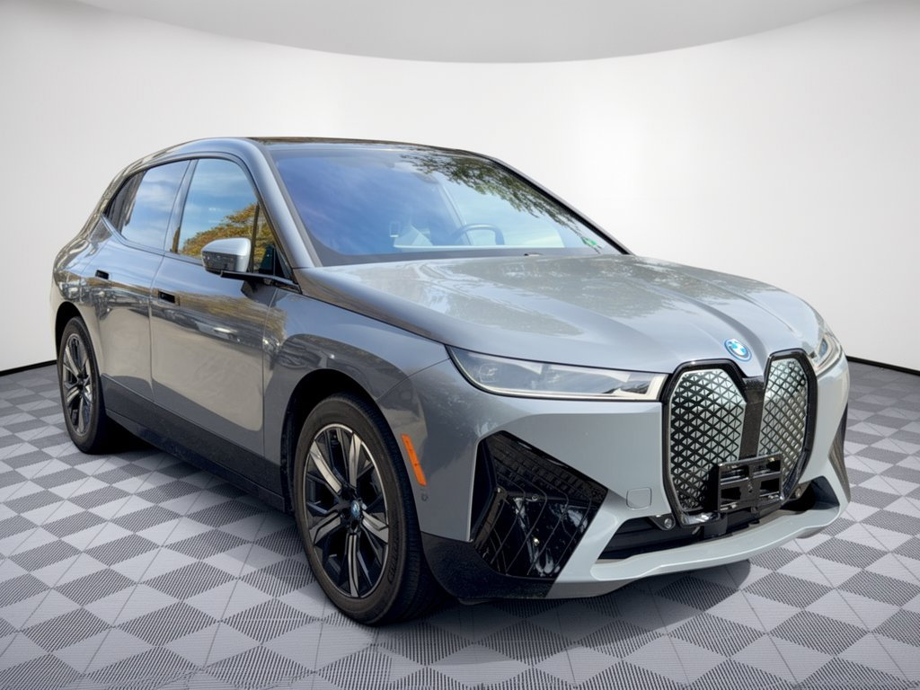Used 2024 BMW iX xDrive50 w/ Premium Package AWD/4WD image 7
