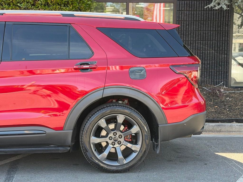 Used 2020 Ford Explorer Platinum w/ Premium Technology Package AWD/4WD image 11