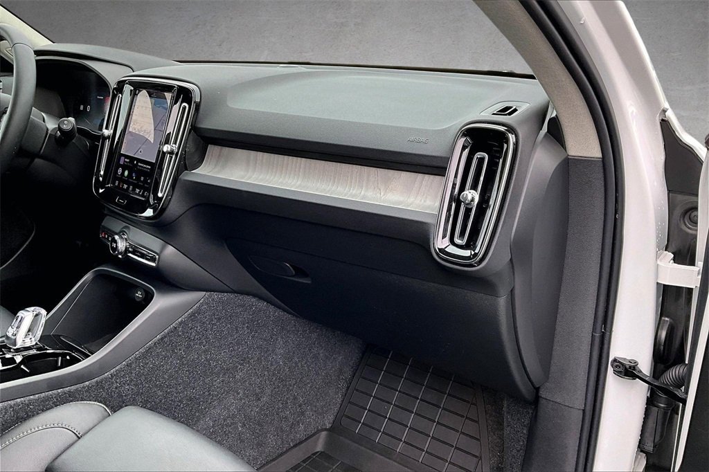 Used 2026 Volvo XC40 B5 Plus w/ Protection Package Premier image 25