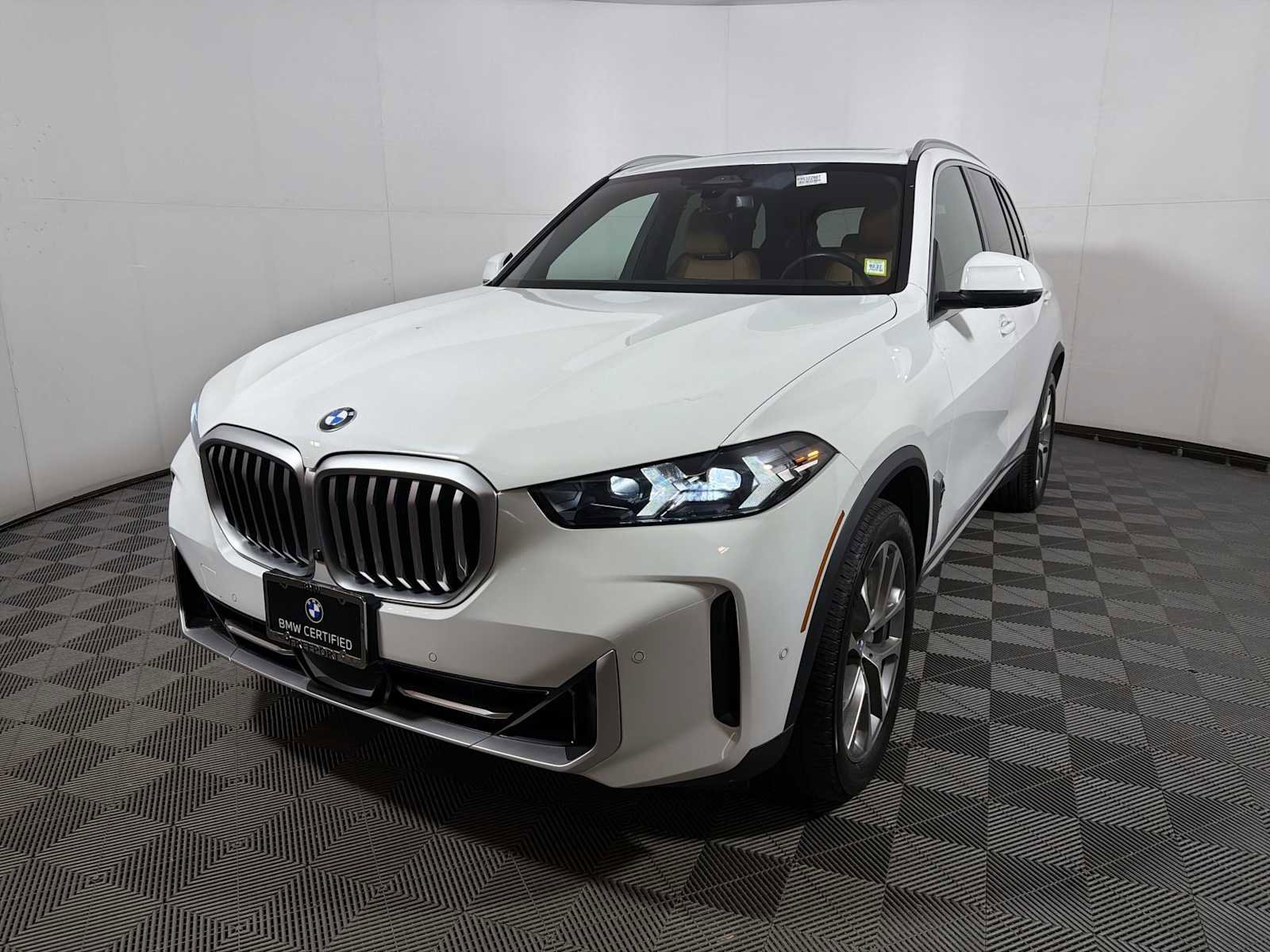 Certified 2024 BMW X5 xDrive40i w/ Parking Assistance Package image 3