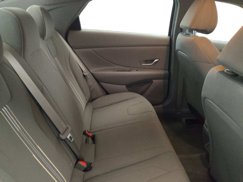 Used 2024 Hyundai Elantra SEL FWD image 19