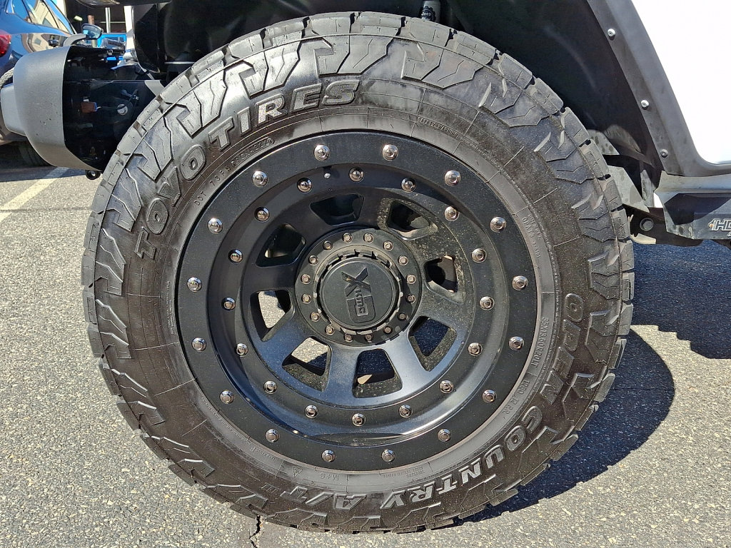 Used 2023 Jeep Gladiator Willys image 8