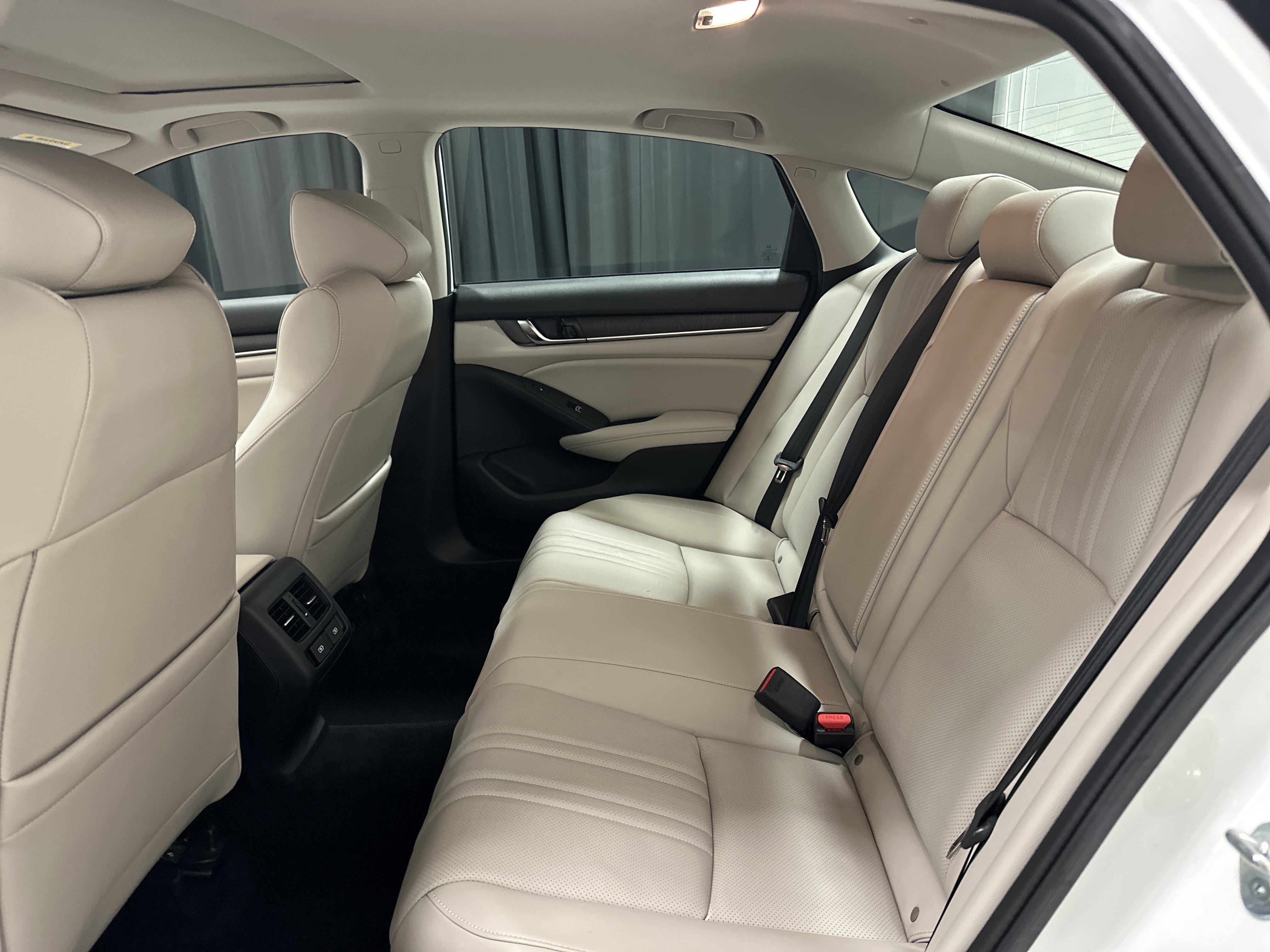 Used 2022 Honda Accord Touring image 31