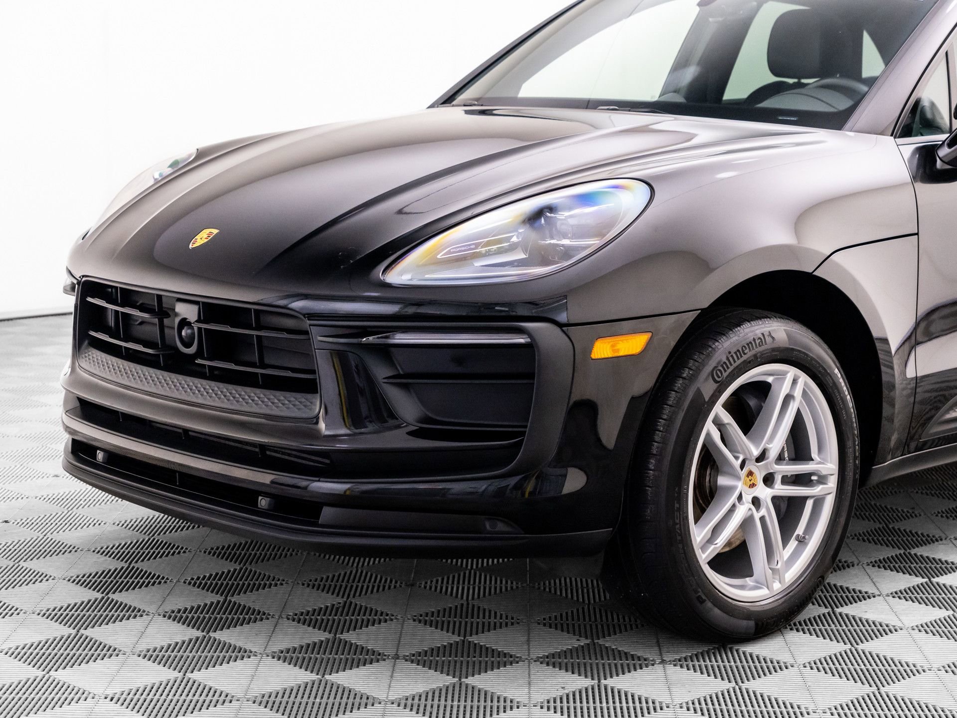 Certified 2023 Porsche Macan AWD/4WD image 35