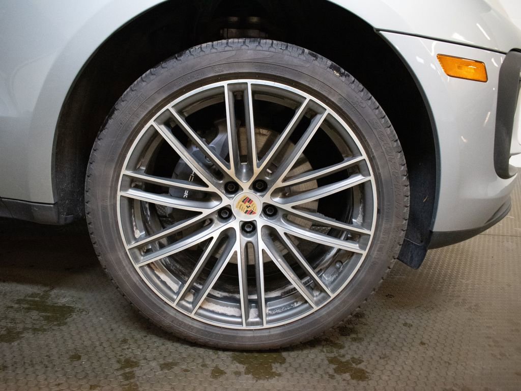 Certified 2026 Porsche Macan AWD/4WD image 15