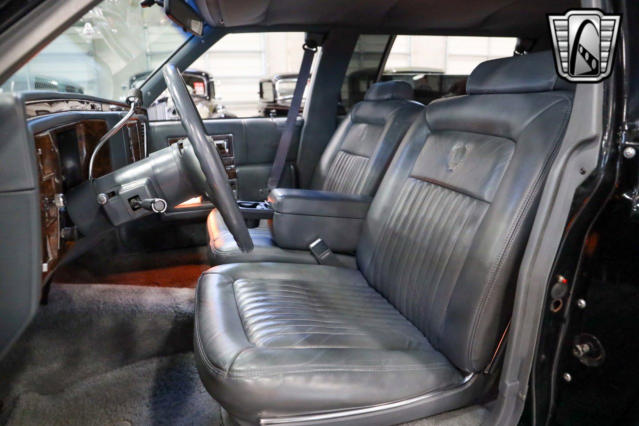 Used 1992 Cadillac Brougham image 16