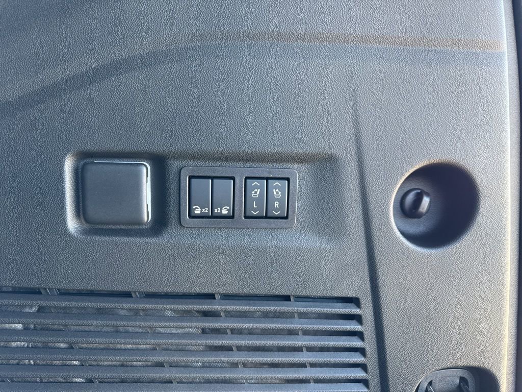 New 2026 GMC Yukon XL Elevation w/ LPO, Elevation Black Package image 35