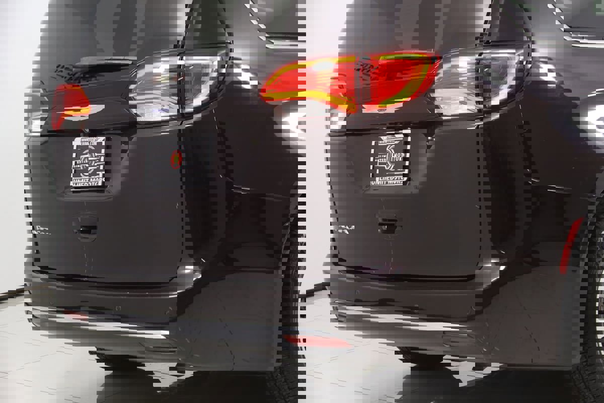 Used 2017 Chrysler Pacifica Touring-L image 42